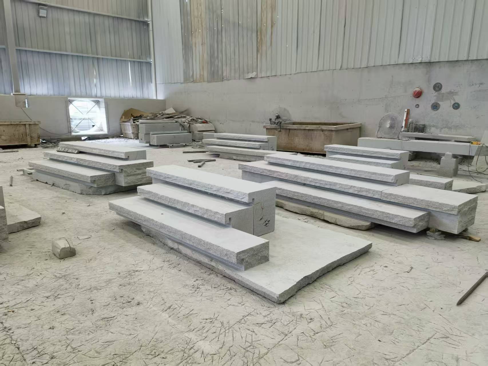 驻马店 整石台阶（大面火烧+侧面自然面），出货前厂内拼装