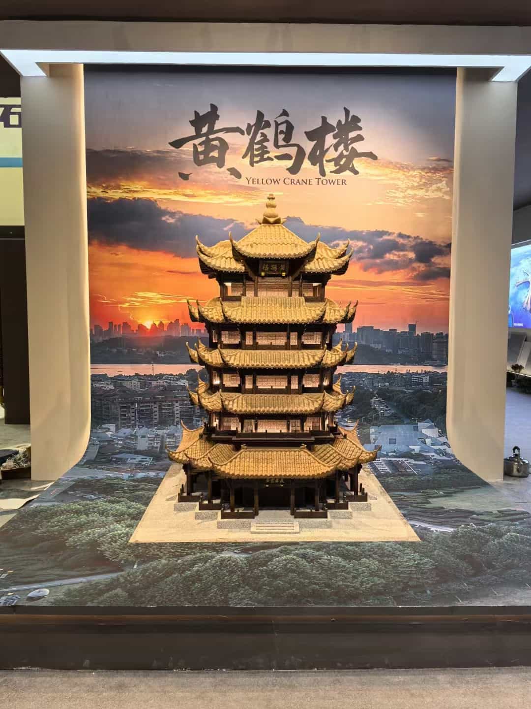 驻马店仿古石文创作品-黄鹤楼