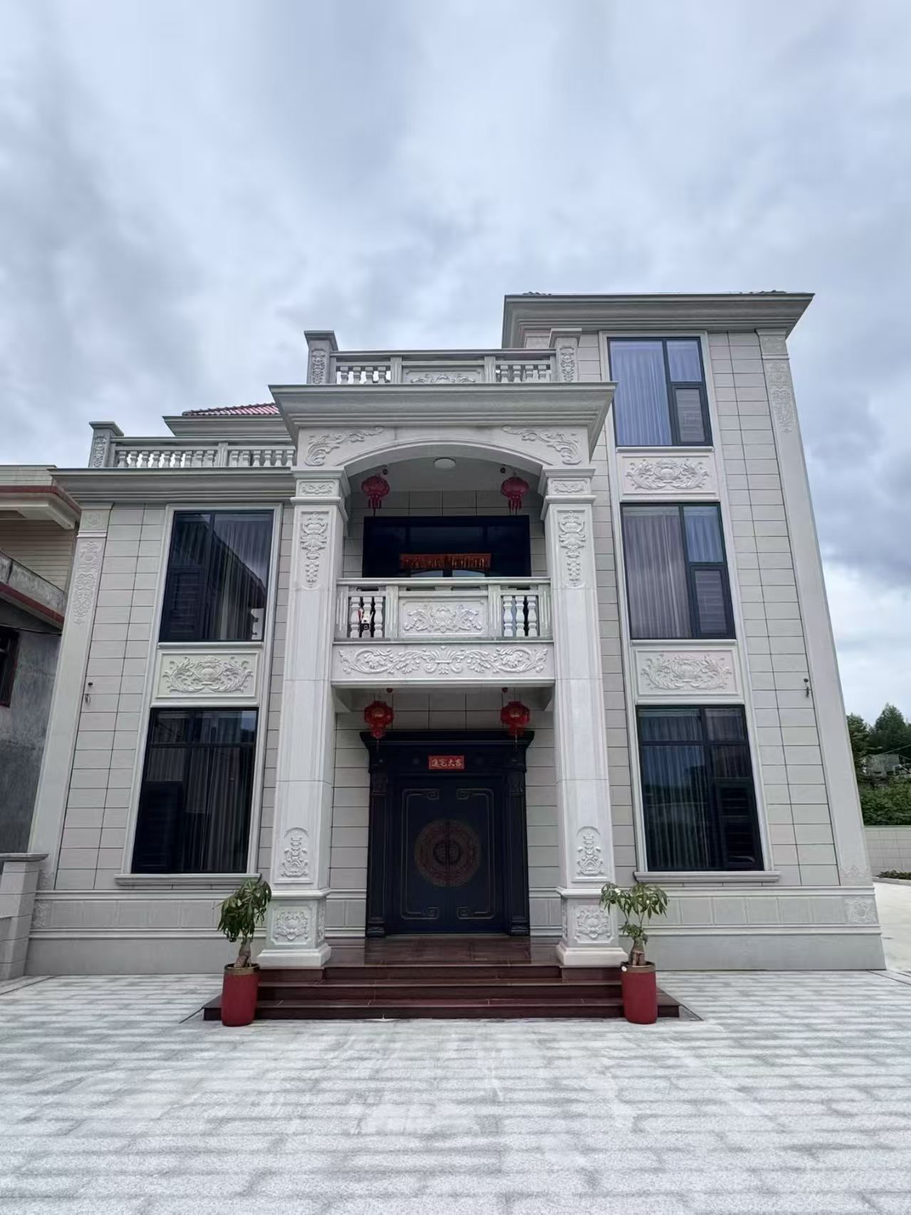 驻马店 芝麻白石材别墅干挂案例展示