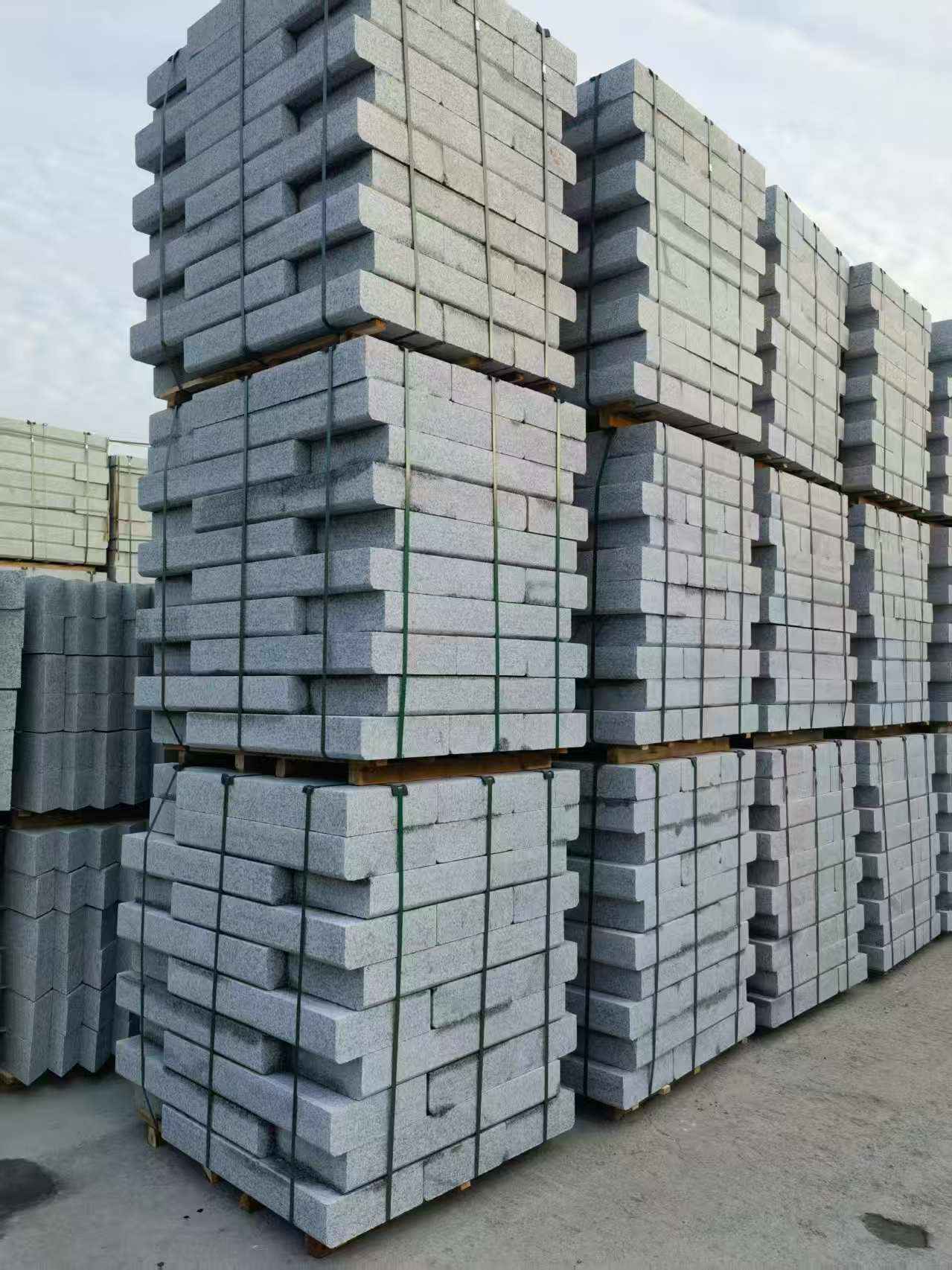 驻马店 路沿石（路侧石），颜色一致，尺寸标准